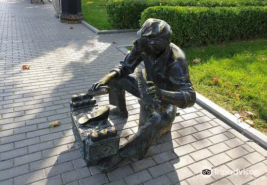 Sculpture the Shoe Polisher