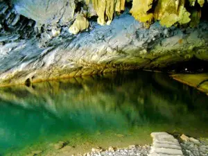 껑러 동굴