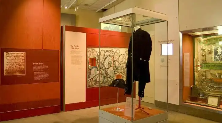 Hotels near Clare Museum