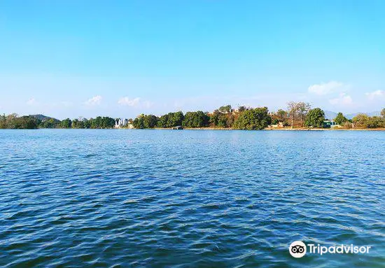 Surinsar Lake