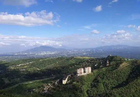 Hotels near People's Park in the Sky
