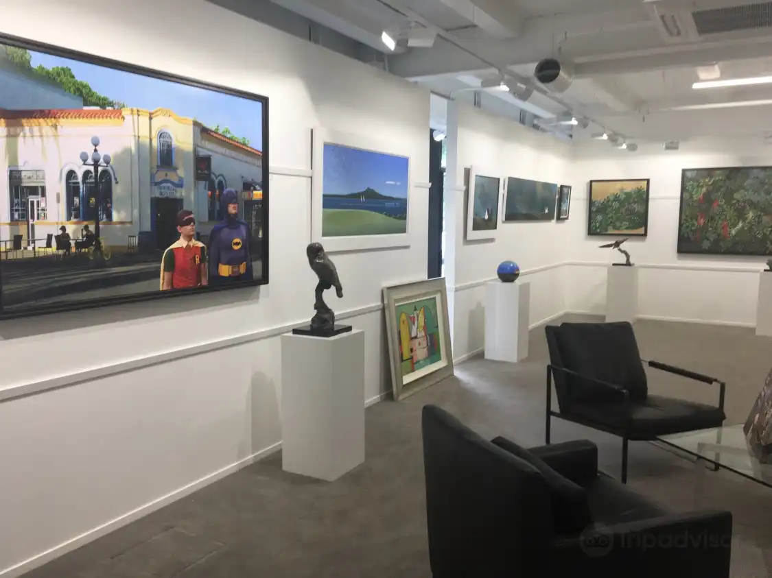Hotels near Artis Gallery