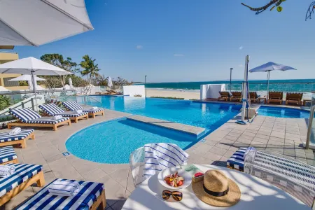 Tingirana Noosa Отели рядом с достопримечательностью «Нуза Хедс Мейн Бич»