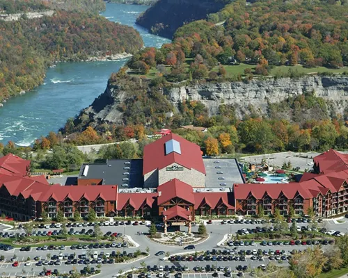 Great Wolf Lodge Niagara Falls Hotels near Maple Leaf Place