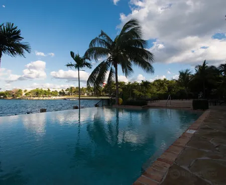 Pelican Bay Hotel Отели в г. Фрипорт