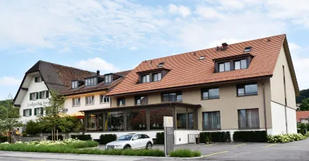 Landgasthof Kreuz - der Zwischenstopp Mit Herz Auf Dem Weg in Den Süden Отели в г. Офтринген