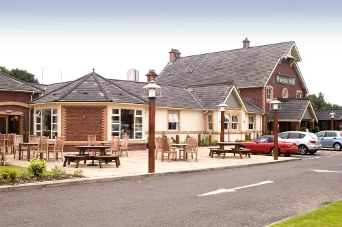 Premier Inn Glasgow (Paisley) - parking