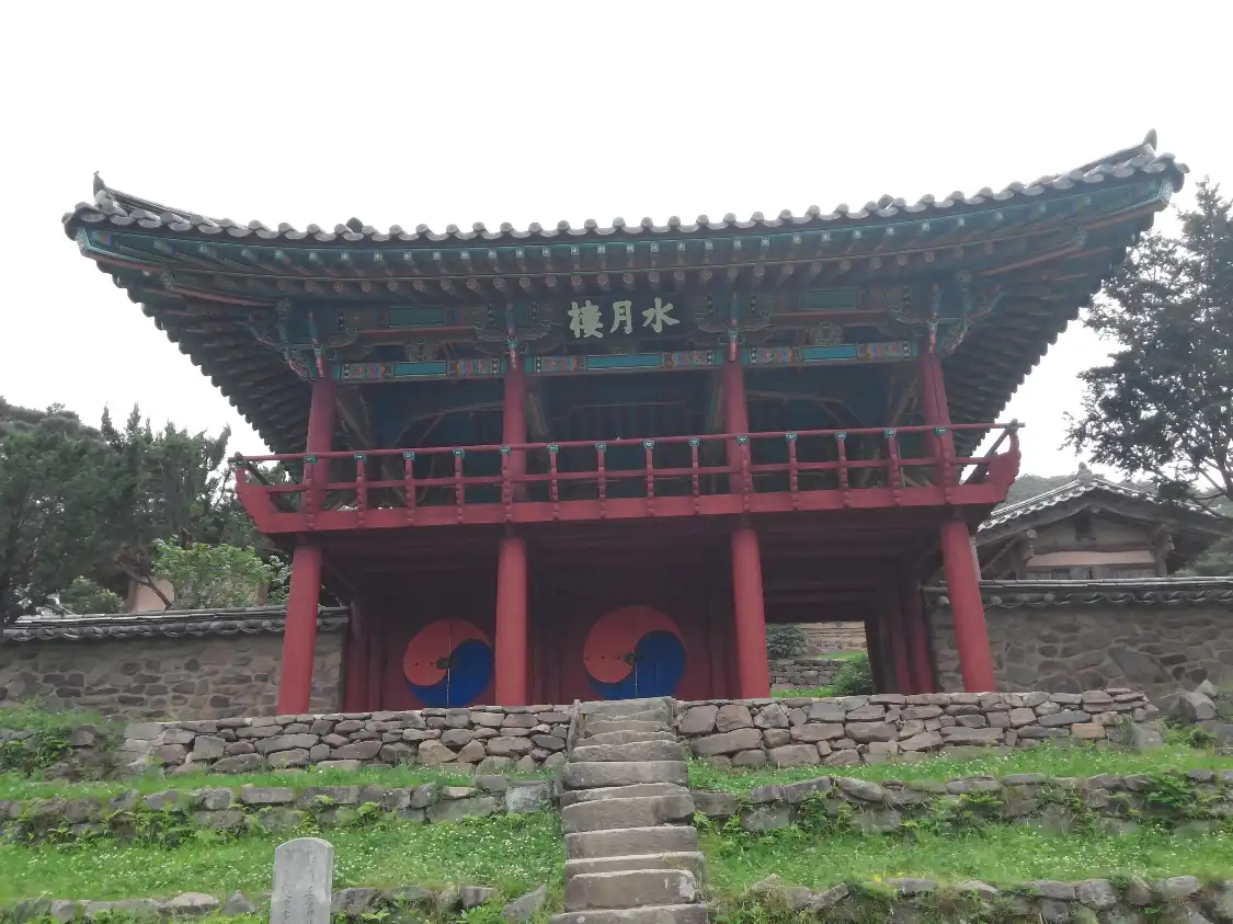 Hotels near Dodong Seowon Confucian Academy