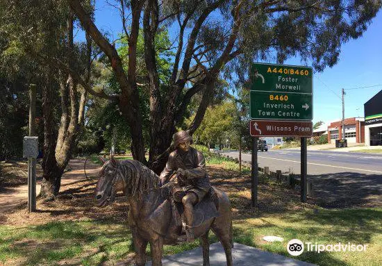 Lennie Gwyther statue