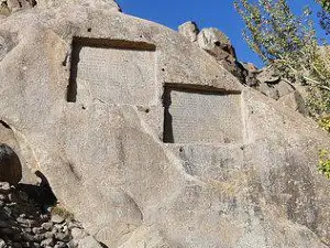 Anciennes inscriptions de Ganjnameh