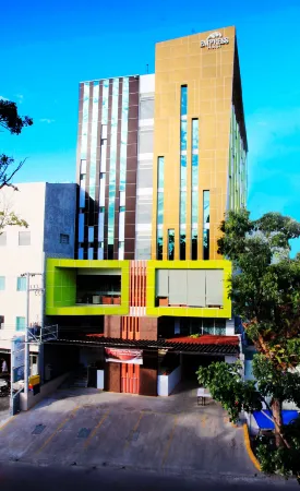 Empress Hotel Makassar City Center by Life