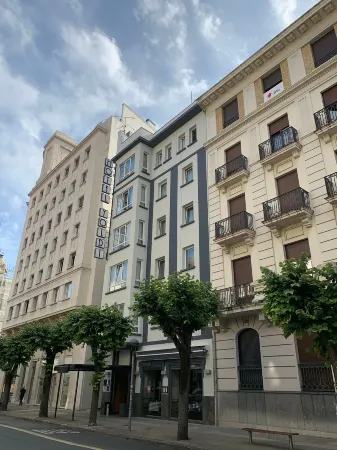 Hotel Yoldi Отели в г. Куэнка де Памплона - Памплона