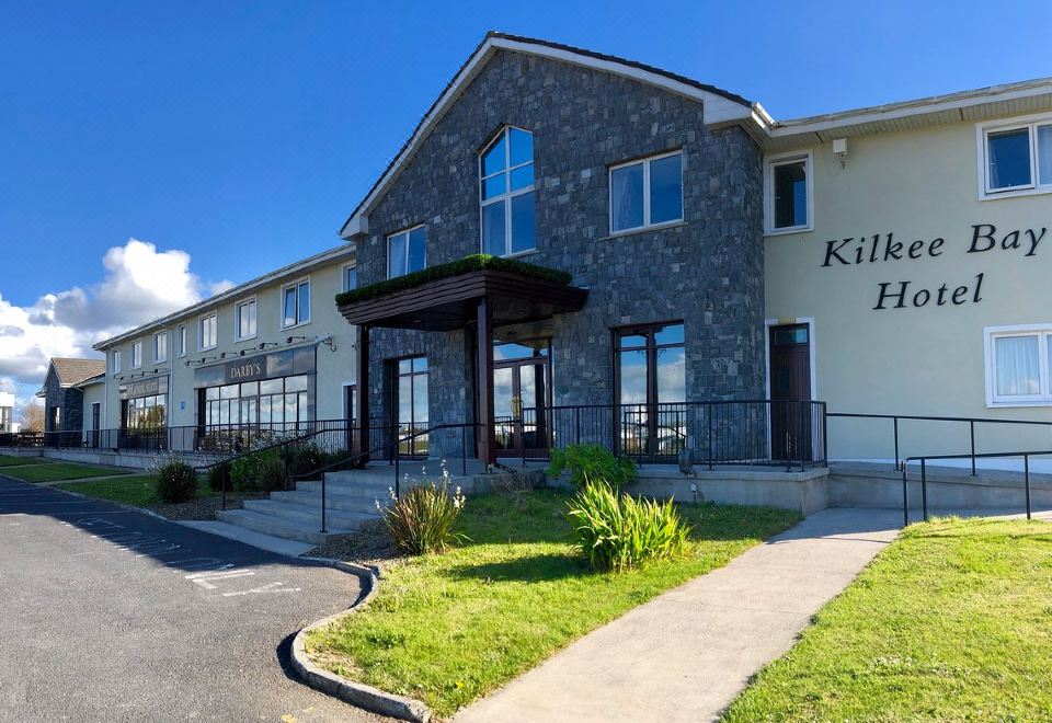 Kilkee Bay Hotel - Housity