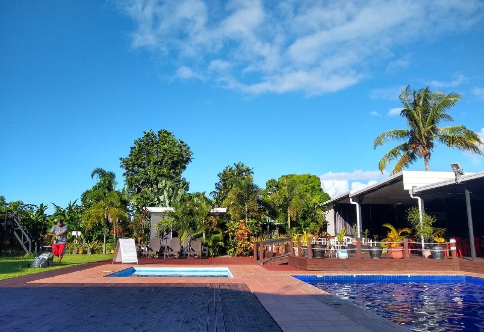 Travellers Point Hotel - Housity