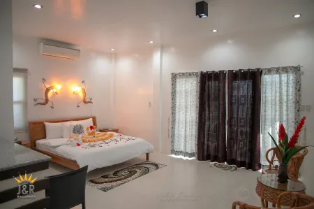 J&R Residence Отели рядом с достопримечательностью «White Beach»