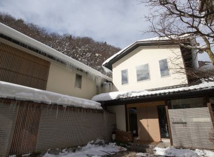 四万温泉 ひなたみ館 【川沿いの貸切露天風呂】