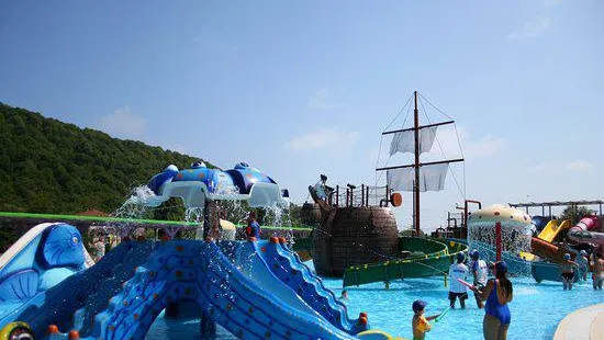 Aqua Park Izumrudny Gorod