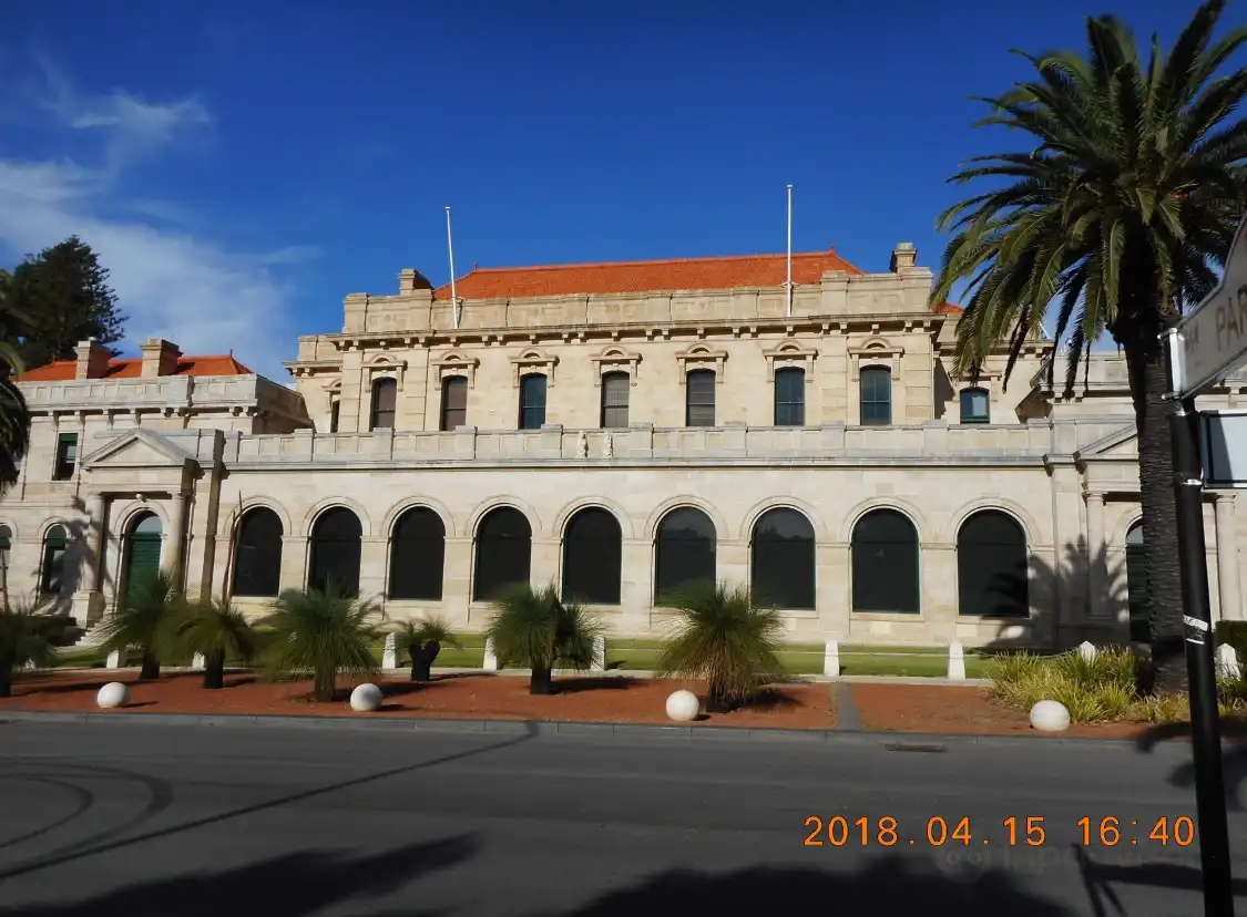 Hotels near Parliament House