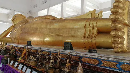 Wat Phai Lom (Royal Monastery)