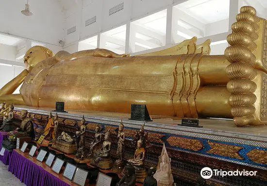 Wat Phai Lom (Royal Monastery)