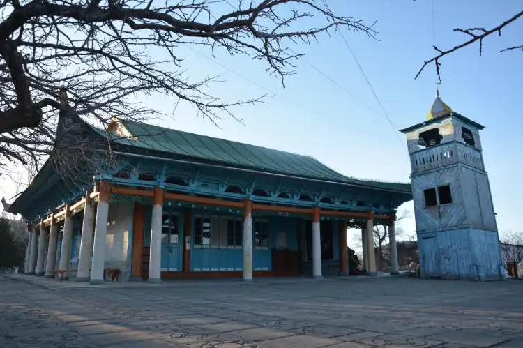Hotels near Dungan Mosque