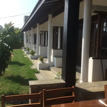 Summer Cottage Hotels in Arugam