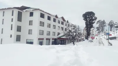 Hotel Natraj International Hotel di Patnitop