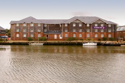 Premier Inn Isle Of Wight (Newport) Hotel berhampiran Monkey Haven - Primate Rescue Centre