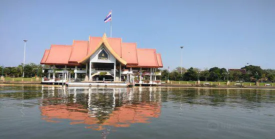 ศูนย์ศิลปาชีพบางไทรฯ