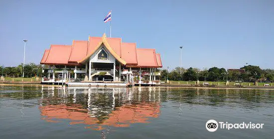 ศูนย์ศิลปาชีพบางไทรฯ