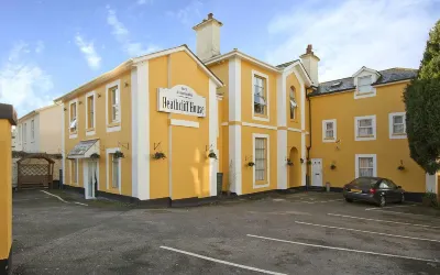 Heathcliff House B&B Exclusively for Adults Free Large Carpark
