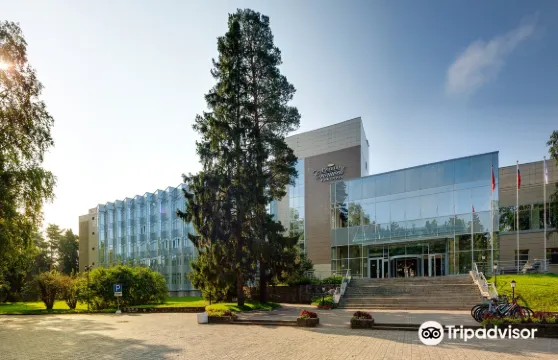 雷皮諾克朗威爾公園水療酒店