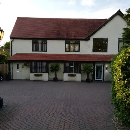High Hedges Apartment B