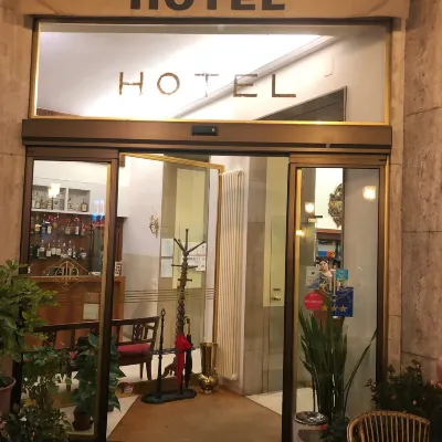 特里飯店 科莫住宿飯店