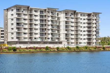 North Shore Oceanside Kawana Отели рядом с достопримечательностью «Больница Саншайн-Кост Юниверсити»