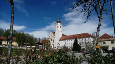 Hotel KonradP Holzkirchen Hotels in Valley