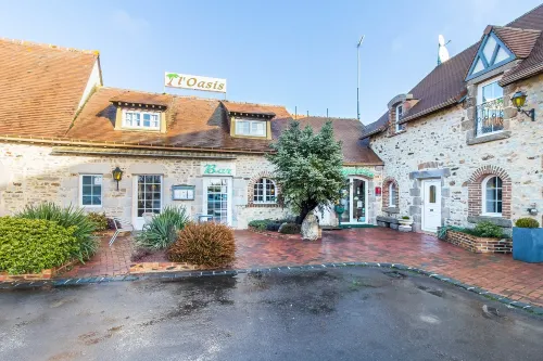 Logis Hotel Oasis Hotels in Saint-Thomas-de-Courceriers