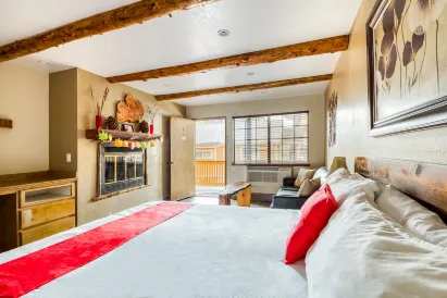 Sleepy Hollow Cabins & Hotel