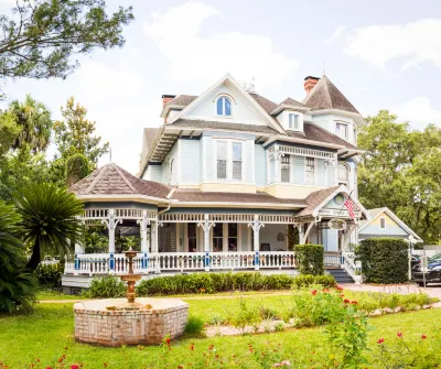 Sweetwater Branch Inn Hotels near Hibbett Sports