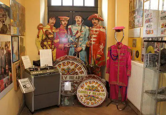Hotels near Beatles Museum