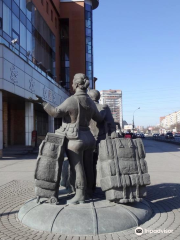 Памятник челнокам