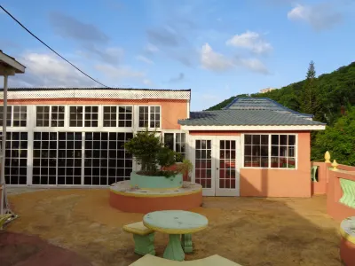 Tropical Court Hotel Отели в г. 