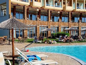 Evia Hotel & Suites