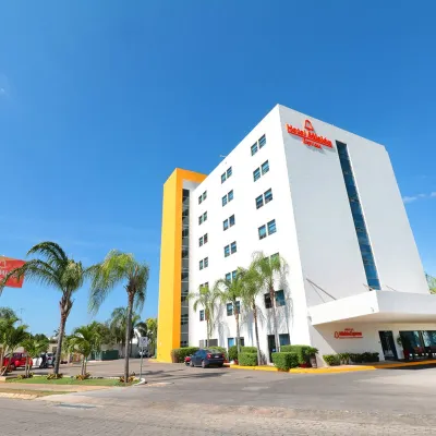 Mision Express Merida Altabrisa Hotels near Star Medica Clinic
