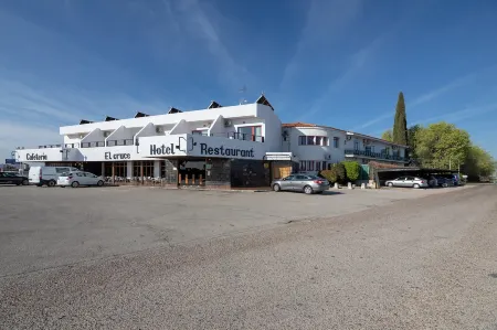 Área de Servicio El Cruce Отели в г. Мансанарес