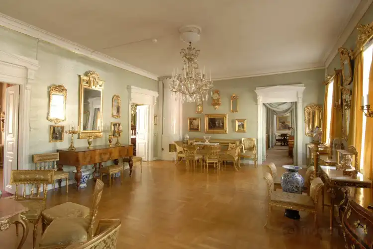 Hotels near Ett Hem Museum