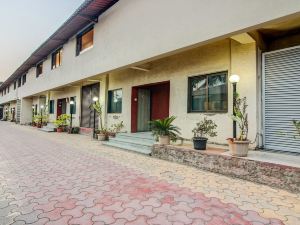 OYO 13308 Nest Inn