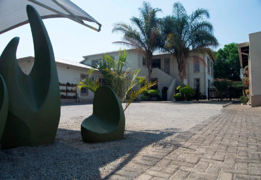 Summer Garden Guest House (The Flower Box) - Housity