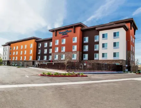 TownePlace Suites Bakersfield West Отели рядом с достопримечательностью «River Walk»
