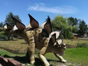 ZAUROLANDIA RODZINNY PARK ROZRYWKI